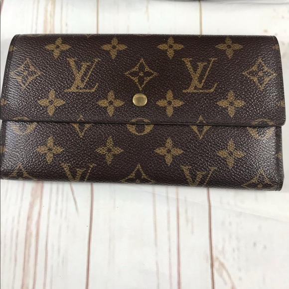 LOUIS VUITTON PURSE & WALLET - Picture 10 of 15